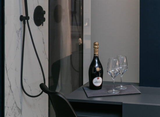 Welive king deluxe room